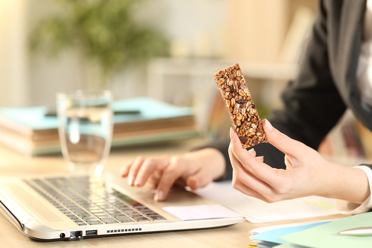 How To Snack Healthy at Work